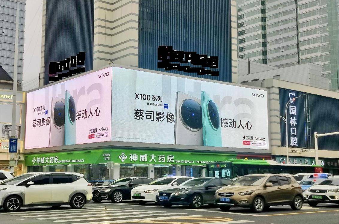 石家莊平安大街裕華路LED大屏 城市光影中的廣告設計新篇章